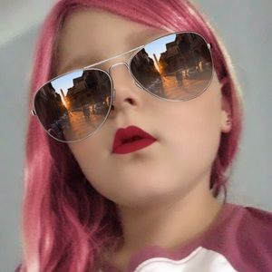 Meet your Posher, Kara